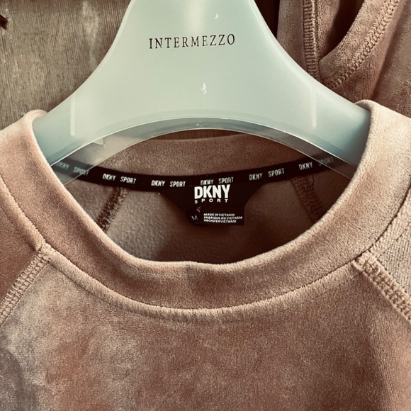 DKNY Platinum Velour Lounge Set Crewneck Sweatshirt (M) & Slim-Fit Joggers (S) - Picture 6 of 16